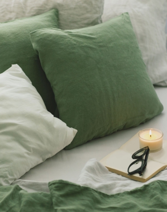 Guļamistabas tekstilizstrādājumi tiešsaistē par pieņemamu cenu: izvēlieties augstas kvalitātes gultas veļu tiešsaistē