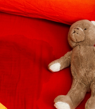 Enurezē: kad tas ir normāli, kad vajag ārstu — un kā saglabāt matraci nesabojātu