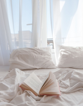Kvalitatīvas gultasveļas priekšrocības un trūkumi