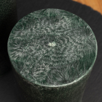 Ar rokām darināta apaļa svece "Emerald" 1 gab.. Sveces