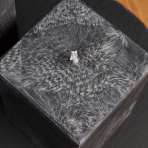 Ar rokām darināta kvadrātveida svece "Onyx" 1 gab.. Sveces
