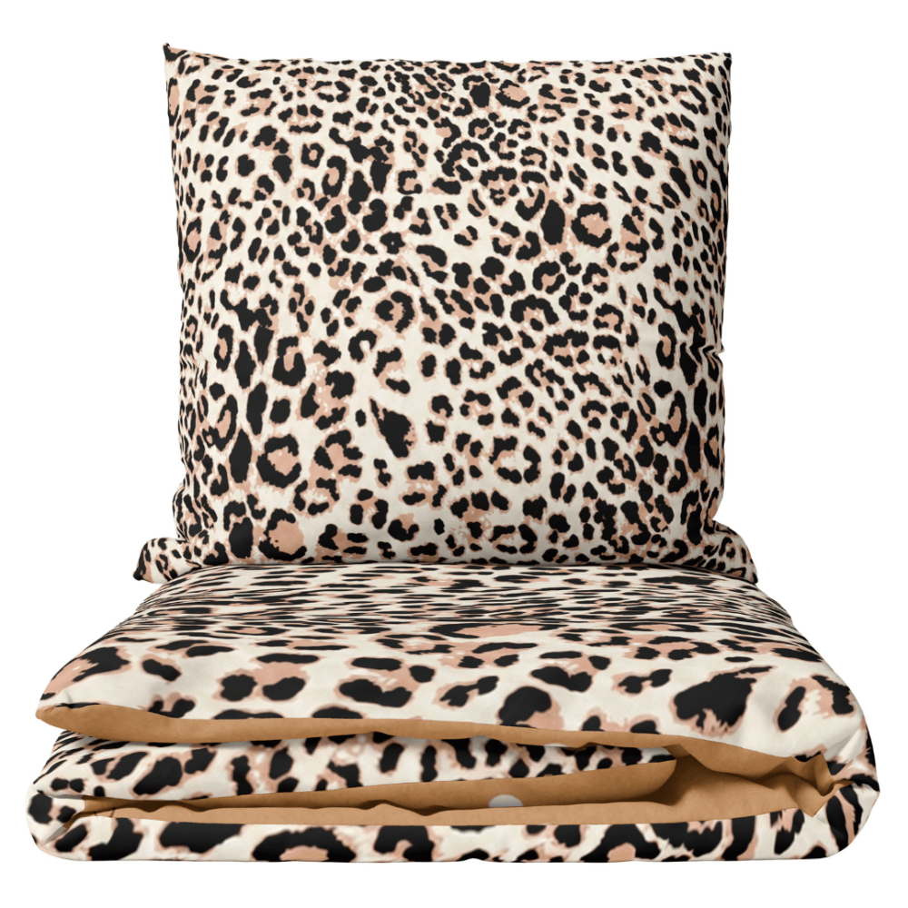 Divguļamās gultas veļas komplekts „Roar“. Flaneļa gultas veļa, 200x200 cm, 200x220 cm. Leoparda raksta gultas veļas komplekts smilšu, brūnos un melnos toņos. Divguļamās gultas veļas komplekts „Roar“. Flaneļa gultas veļa, 200x200 cm, 200x220 cm. Leoparda raksta gultas veļas komplekts smilšu, brūnos un melnos toņos.