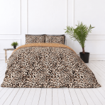 Divguļamās gultas veļas komplekts „Roar“. Flaneļa gultas veļa, 200x200 cm, 200x220 cm. Leoparda dizaina gultas veļa ar brūnu pusi, ko rotā balti apļi. Divguļamās gultas veļas komplekts „Roar“. Flaneļa gultas veļa, 200x200 cm, 200x220 cm. Leoparda dizaina gultas veļa ar brūnu pusi, ko rotā balti apļi.
