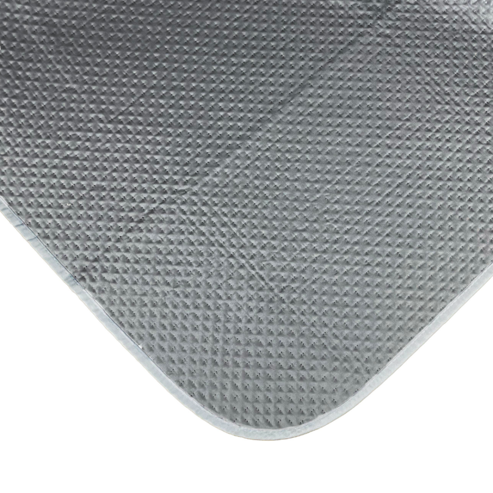 Gultas pārklājs "Grey trapuntino Bedspread". Pledi, 170x250 cm, 200x250 cm. Tumši pelēkā gultas pārklāja ar izteiktāku pretstatsu pusi, kas izceļ gultas kontūras. Gultas pārklājs "Grey trapuntino Bedspread". Pledi, 170x250 cm, 200x250 cm. Tumši pelēkā gultas pārklāja ar izteiktāku pretstatsu pusi, kas izceļ gultas kontūras.