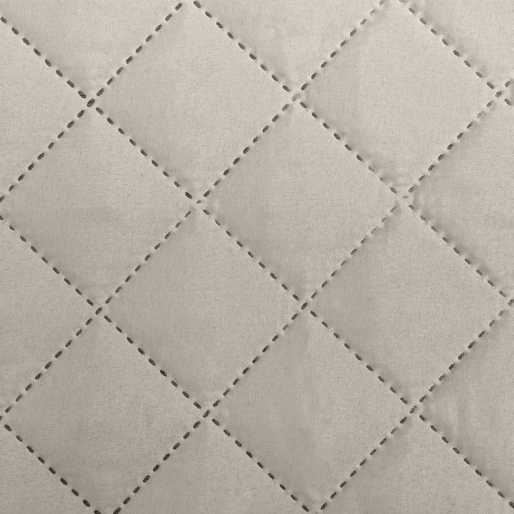 Gultas pārklājs "Porpoise". Pledi, 215x240 cm. Daudzpusīgs gultas pārklājs pelēkā un krēmkrāsas krāsā, kas lieliski noderēs, lai radītu mājīgu un pārlaicīgu atmosfēru jūsu istabā.