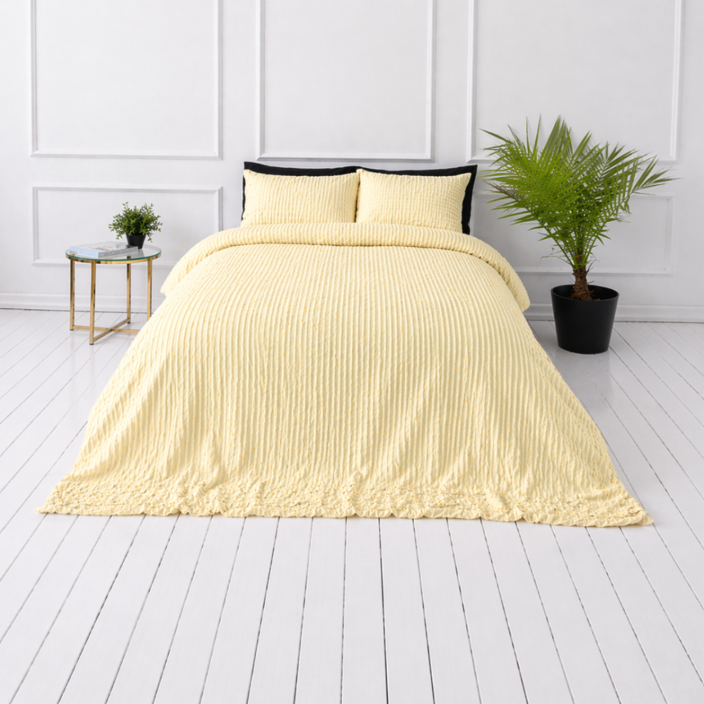 Burzīta gultas veļa „Kora Yellow“. Vienkrāsaina gultas veļa, 140x200 cm, 150x200 cm, 160x200 cm, 180x200 cm, 200x200 cm, 200x220 cm, 220x240 cm. Dabiska toņa komplekts ar diviem spilveniem. Burzīta gultas veļa „Kora Yellow“. Vienkrāsaina gultas veļa, 140x200 cm, 150x200 cm, 160x200 cm, 180x200 cm, 200x200 cm, 200x220 cm, 220x240 cm. Dabiska toņa komplekts ar diviem spilveniem.