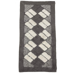 Paklājs "Brown Diamond Mosaic Rug", 70x140 cm. Taisnstūrveida paklājs ar tumši brūnu fonu un smilškrāsas taisnstūriem, kuros veidojas savstarpēji saplūstošs rombu raksts. Paklājs "Brown Diamond Mosaic Rug", 70x140 cm. Taisnstūrveida paklājs ar tumši brūnu fonu un smilškrāsas taisnstūriem, kuros veidojas savstarpēji saplūstošs rombu raksts.