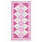 Paklājs "Rose Diamond Mosaic Rug". Vannas istabas paklājiņi, 70x140 cm. Taisnstūrveida rozā paklājs ar centrā saplūstošiem gaiši rozā un baltiem taisnstūriem, ko ieskauj piesātinātas rozā apmale.