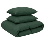 Lina gultas veļas „Linen Dark Green“. Gultas veļas komplekti 150x200, 140x200 cm, 150x200 cm, 160x200 cm, 180x200 cm, 200x200 cm, 200x220 cm, 220x240 cm. Gulta klāta tumši zaļu lina gultas veļu ar divām spilvendrānām gaišā interjerā.