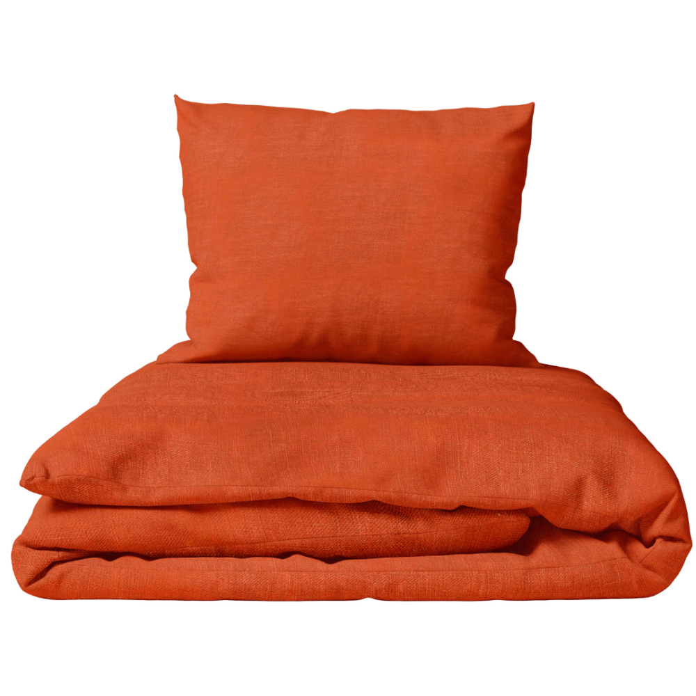 Lina gultas veļas „Linen Orange“. Lina gultas veļa, 140x200 cm, 200x200 cm, 200x220 cm, 220x240 cm. Intensīva oranža lina segas pārvalka un spilvendrānu krāsa bez rakstiem.