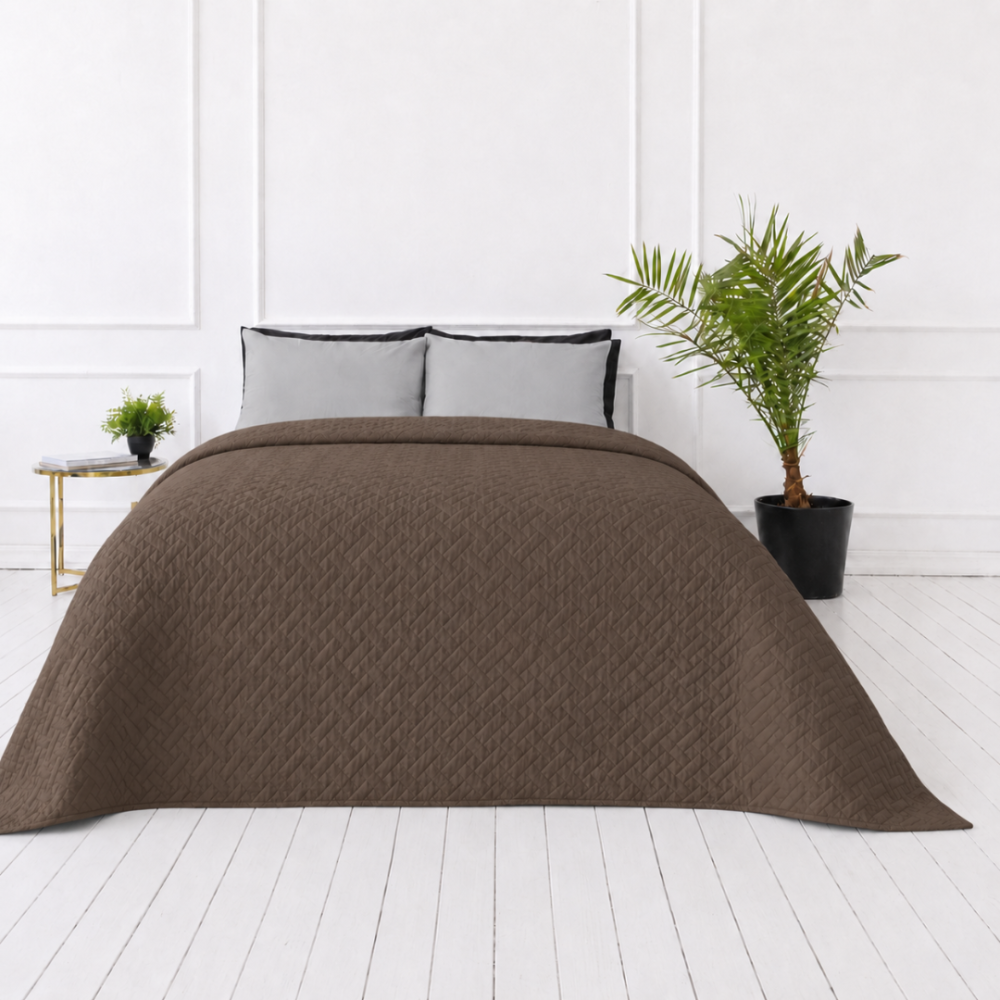Gultas pārklājs "Bedspread Brunette". Pledi, 210x240 cm. Šokolādes brūns gultas pārklājs ar smalku ģeometrisku reljefu