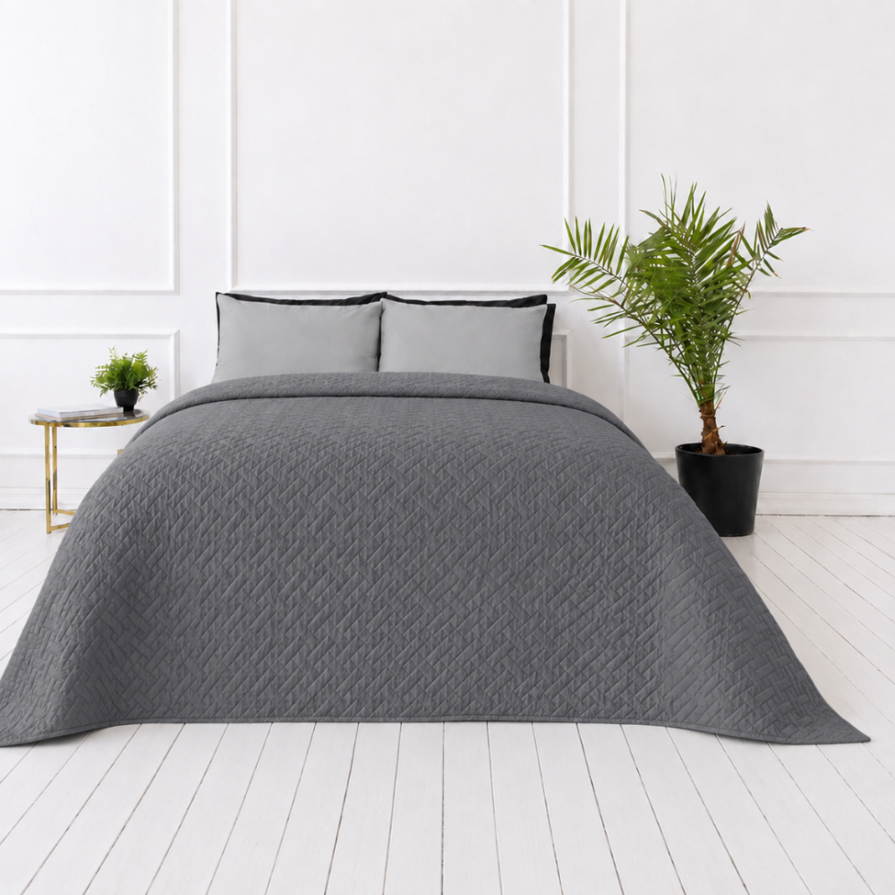 Gultas pārklājs "Bedspread Graphite". Pledi, 210x240 cm. Tumši pelēks gultas pārklājs ar smalku reljefu ģeometrisku tekstūru