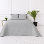 Gultas pārklājs "Bedspread Harbor". Pledi, 210x240 cm. Gaiši pelēks gultas pārklājs ar smalku reljefu ģeometrisku tekstūru