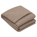Gultas pārklājs "Bedspread Latte". Pledi, 210x240 cm. Smilškrāsas gultas pārklājs ar smalku ģeometrisku stepētu rakstu Gultas pārklājs "Bedspread Latte". Pledi, 210x240 cm. Smilškrāsas gultas pārklājs ar smalku ģeometrisku stepētu rakstu