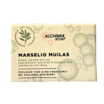 Marseļas ziepes "Marseille soap Alchimia". Ziepes. Ar rokām gatavots marseļas ziepes uz vannas malas blakus baltu dvieļu kaudzītei