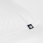 Spilvens "Familon Original Pillow". Klasisks balts spilvens ar gludu audumu un tīru dizainu familon