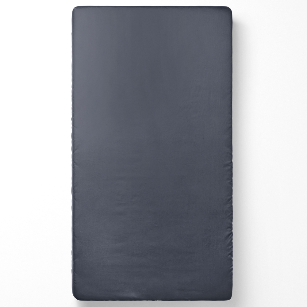 Palagi ar gumiju „Graphite“. Palags ar gumiju 140x200, 90x200 cm, 140x200 cm, 160x200 cm, 180x200 cm. Daudzpusīgs tumši pelēks palags Palagi ar gumiju „Graphite“. Palags ar gumiju 140x200, 90x200 cm, 140x200 cm, 160x200 cm, 180x200 cm. Daudzpusīgs tumši pelēks palags