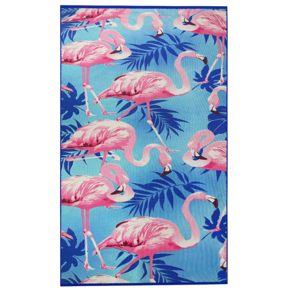 Pludmales dvielis "Flamingo“. Dvieļi. Gaiši zils pludmales dvielis, ko rotā tumši zilas lapas un rozā flamingo, lieliski piemērots spilgtai dienai pludmalē.