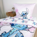 Gultas veļas komplekts „Angel and Stitch“. Kokvilnas gultas veļa, 135x200 cm. Balts gultas veļas raksts ar atkārtotiem ziliem un rozā tēliem.