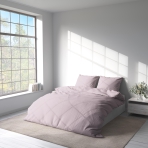 Gultas veļas komplekts „Ash rose“. Gultas veļa viesnīcām, 140x200 cm, 160x200 cm, 200x200 cm, 200x220 cm, 220x240 cm. Nomierinošs pelnu rožu gultasveļas komplekts, kas lieliski piemērots mierīgai guļamistabas atmosfērai.