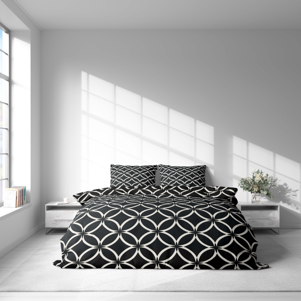 Gultas veļas komplekts „Black Retro Rings“. Gultas veļas komplekti 200x220, 140x200 cm, 160x200 cm, 200x200 cm, 200x220 cm. Kontrastējošs melnbalts raksts ar stilizētiem ziedu motīviem