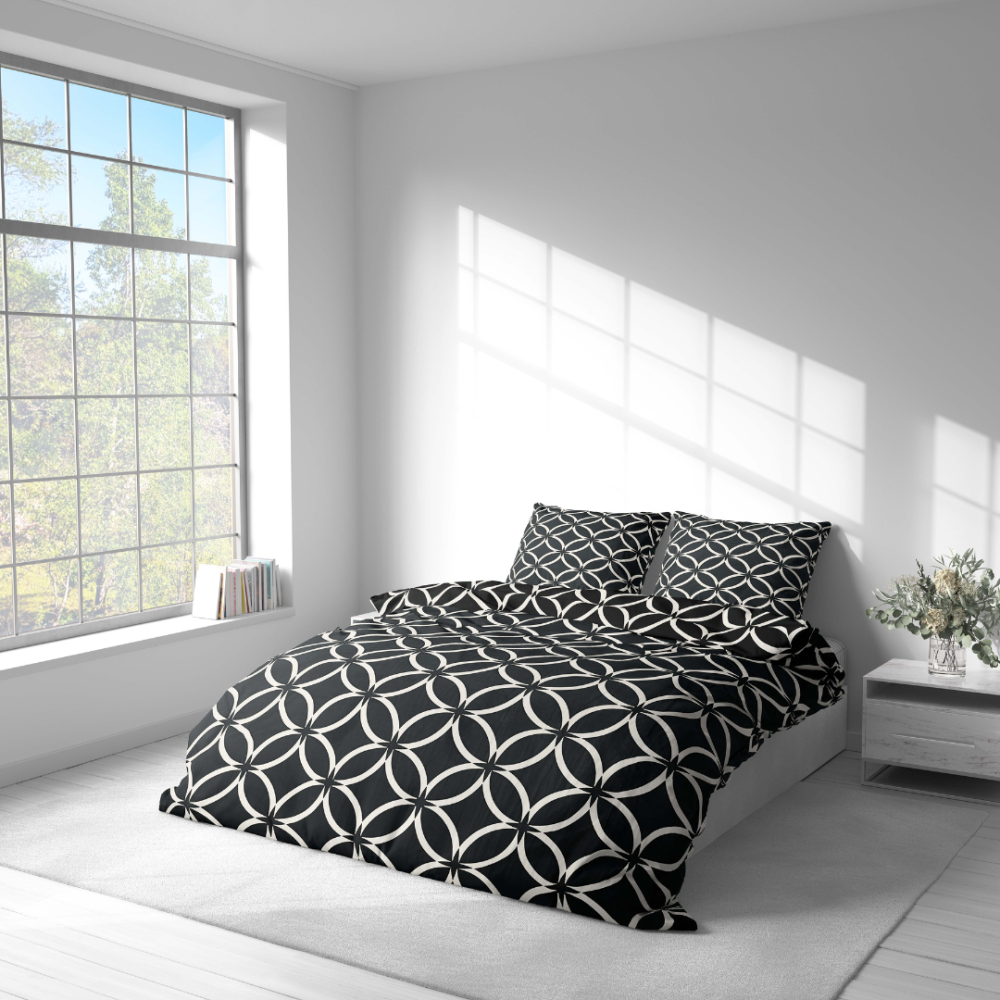 Gultas veļas komplekts „Black Retro Rings“. Gultas veļas komplekti 200x220, 140x200 cm, 160x200 cm, 200x200 cm, 200x220 cm. Ģeometrisks melnbalts dizains mūsdienīgam interjeram