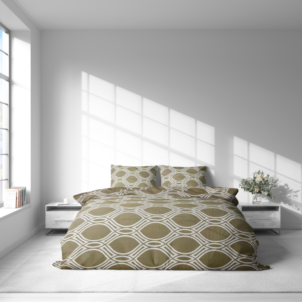 Gultas veļas komplekts „Olive Orbit“. Rakstaina gultas veļa, 140x200 cm, 150x200 cm, 160x200 cm, 180x200 cm, 200x200 cm, 200x220 cm, 220x240 cm. Gultas veļa ar savijušu līniju rakstu uz olīvu zaļa fona