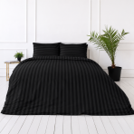 Gultas veļas komplekts „Black Stripes“. Melna gultasveļa, 140x200 cm, 150x200 cm, 160x200 cm, 180x200 cm, 200x200 cm, 200x220 cm. Elegants melns gultas veļas komplekts ar smalkām svītrām, piešķirot mūsdienīgu luksusu un komfortu jūsu telpai Gultas veļas komplekts „Black Stripes“. Melna gultasveļa, 140x200 cm, 150x200 cm, 160x200 cm, 180x200 cm, 200x200 cm, 200x220 cm. Elegants melns gultas veļas komplekts ar smalkām svītrām, piešķirot mūsdienīgu luksusu un komfortu jūsu telpai