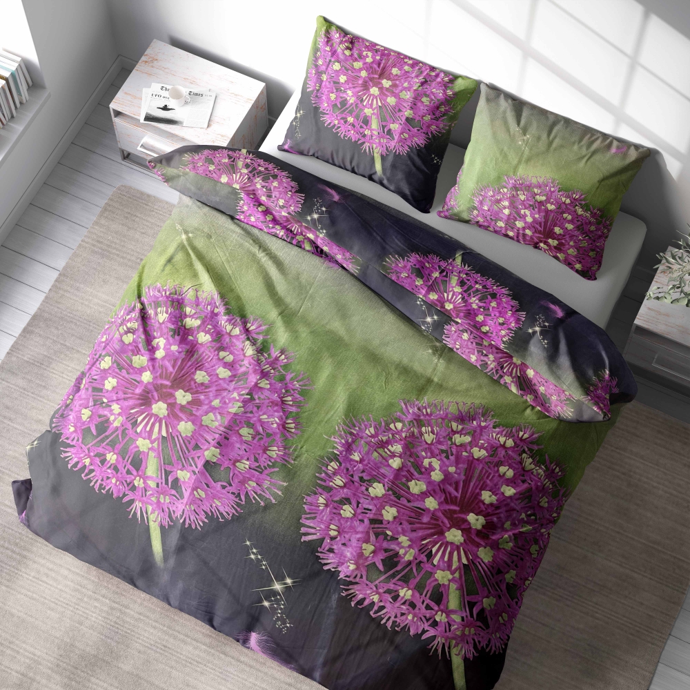 Gultas veļas komplekts "Burdock". Gultas veļas komplekti 140x200, 140x200 cm, 150x200 cm, 160x200 cm, 180x200 cm, 200x200 cm, 200x220 cm. Dabas iedvesmots gultasveļas komplekts ar lieliem dadzīšu rakstiem tumši un gaiši zaļos toņos.