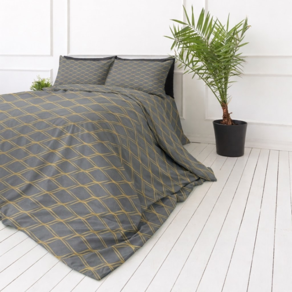 Gultas veļas komplekts „Cross“. Pelēka gultasveļa, 140x200 cm, 150x200 cm, 160x200 cm, 180x200 cm, 200x200 cm, 200x220 cm. Elegants pelēks gultasveļas komplekts ar gaiši brūnu/smilšu ovālu rakstu, kas rada mājīgu un mūsdienīgu dizainu.