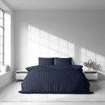 Gultas veļas komplekts „Dark Blue Stripes“. Gultas veļas komplekti 140x200, 140x200 cm, 200x200 cm, 200x220 cm. Uzlabojiet savu guļamistabu ar šo tumši zilo gultasveļas komplektu ar elegantu svītru rakstu.