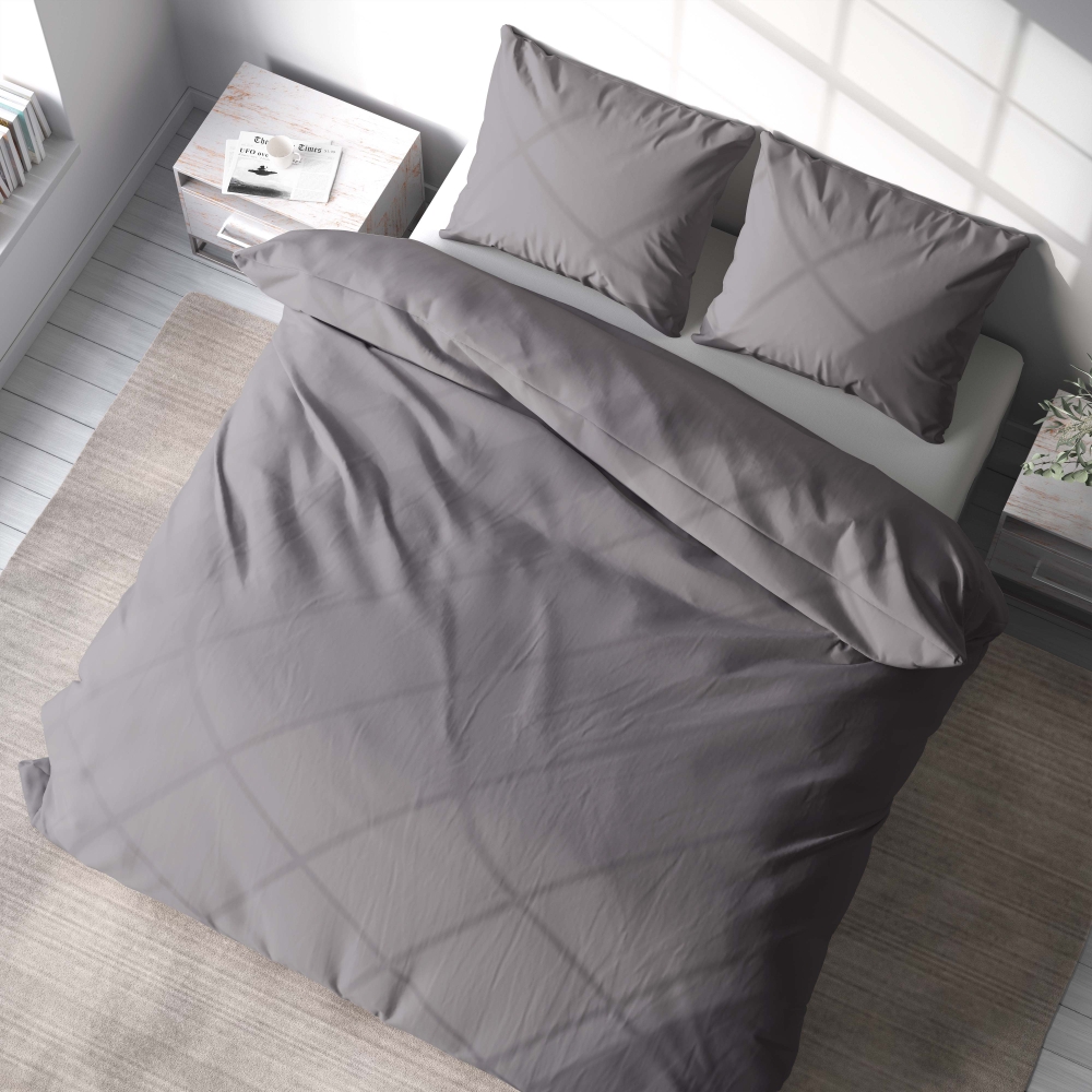 Gultas veļas komplekts „Dark Grey Ranforce“. Gultas veļas komplekti 200x220, 140x200 cm, 200x200 cm, 200x220 cm. Grezns tumši pelēks gultasveļas komplekts, kas piedāvā mūsdienīgu noskaņu ar plīša, izsmalcinātu tekstūru.