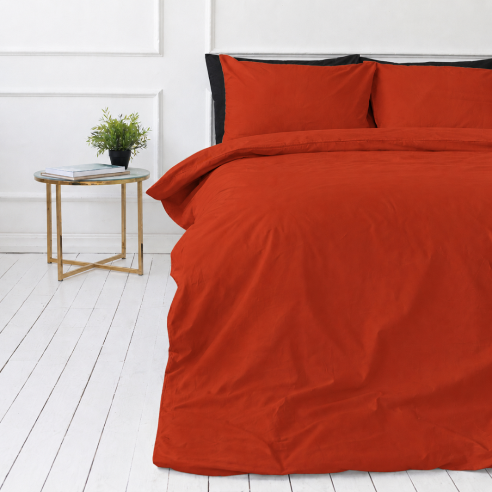 Gultas veļas komplekts „Dry Tomato“. Vienkrāsaina gultas veļa, 140x200 cm, 150x200 cm, 160x200 cm, 180x200 cm, 200x200 cm, 200x220 cm, 220x240 cm. Piesātināti brūngani sarkana gultas veļa ar minimālistisku dizainu. Gultas veļas komplekts „Dry Tomato“. Vienkrāsaina gultas veļa, 140x200 cm, 150x200 cm, 160x200 cm, 180x200 cm, 200x200 cm, 200x220 cm, 220x240 cm. Piesātināti brūngani sarkana gultas veļa ar minimālistisku dizainu.