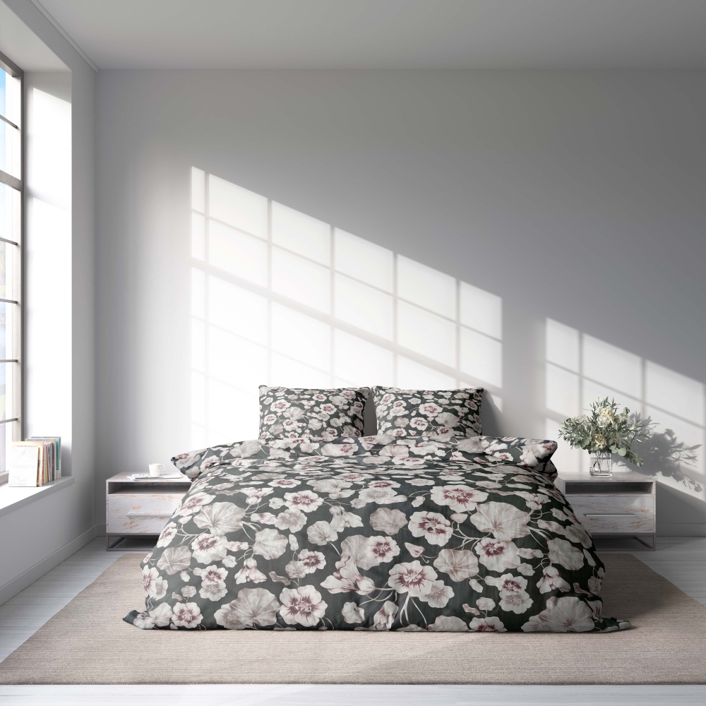 Gultas veļas komplekts „Floret“. Gultas veļas komplekti 140x200, 140x200 cm, 160x200 cm, 200x200 cm, 200x220 cm, 220x240 cm. Izsmalcināts tumši pelēks gultasveļas komplekts ar brūnganu ziedu motīviem.