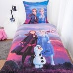 Gultas veļas komplekts „Frozen“. Kokvilnas gultas veļa, 135x200 cm. „frozen“ dizains ar annu, elzu, olafu un rudens krāsu fonu. Gultas veļas komplekts „Frozen“. Kokvilnas gultas veļa, 135x200 cm. „frozen“ dizains ar annu, elzu, olafu un rudens krāsu fonu.