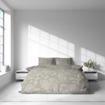 Gultas veļas komplekts „Grandiflora“. Gultas veļas komplekti 140x200, 140x200 cm, 200x200 cm, 200x220 cm. Dizainu papildina harmoniski baltie augļu motīvi, kuros saplūst zari un nelielas lapu grupas.