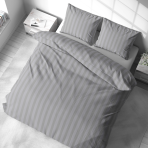 Gultas veļas komplekts „Grey Stripes“. Gultas veļas komplekti 140x200, 140x200 cm, 160x200 cm, 200x200 cm, 200x220 cm. Elegants pelēks gultas veļas komplekts ar svītru rakstu, kas piešķir modernu un stilīgu akcentu jūsu miega telpai.