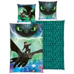 Gultas veļas komplekts „How to train your dragon“. Kokvilnas gultas veļa, 135x200 cm. Zilganzaļš gultas veļas komplekts ar melnu pūķi un koši zaļām acīm.