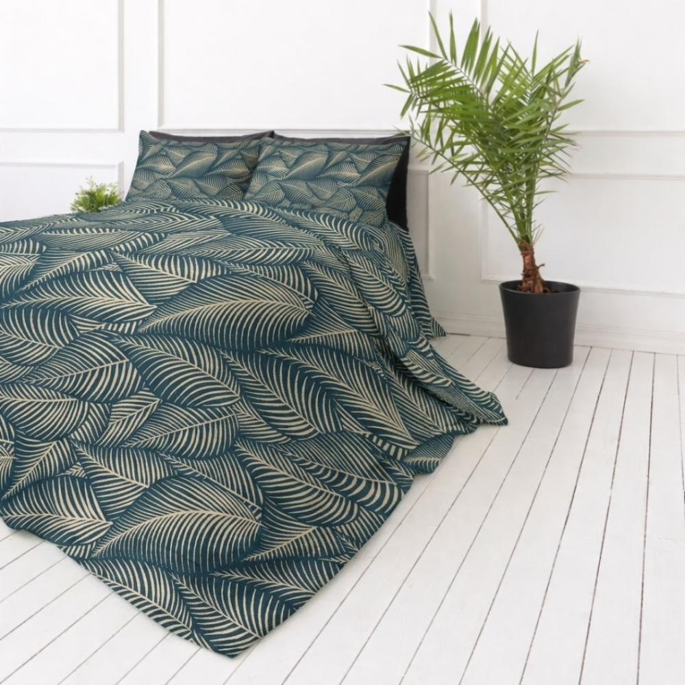 Gultas veļas komplekts „Infinite Calm“. Zaļa gultasveļa, 140x200 cm, 150x200 cm, 160x200 cm, 180x200 cm, 200x200 cm, 200x220 cm, 220x240 cm. Grezns tumši zaļš gultas komplekts ar spīdīgiem lapu motīviem