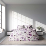 Gultas veļas komplekts „Jasmine“. Gultas veļas komplekti 140x200, 140x200 cm, 200x200 cm, 200x220 cm, 220x240 cm. Eleganta gultasveļa, ko rotā violeti un balti jasmīna ziedi.