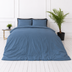 Gultas veļas komplekts „Yale Blue“. Vienkrāsaina gultas veļa, 140x200 cm, 150x200 cm, 160x200 cm, 180x200 cm, 200x200 cm, 200x220 cm, 220x240 cm. Mierīgs tēraudzils gultas veļas dizains ar matētu nokrāsu. Gultas veļas komplekts „Yale Blue“. Vienkrāsaina gultas veļa, 140x200 cm, 150x200 cm, 160x200 cm, 180x200 cm, 200x200 cm, 200x220 cm, 220x240 cm. Mierīgs tēraudzils gultas veļas dizains ar matētu nokrāsu.