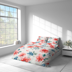 Gultas veļas komplekts „Miraflores“. Gultas veļas komplekti 140x200, 140x200 cm, 160x200 cm, 200x200 cm, 200x220 cm, 220x240 cm. Romantisks auduma dizains ar lieliem koraļļu un zilas krāsas ziediem uz gaiša fona.