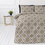 Gultas veļas komplekts „Moroccan Beige“. Bēša gultasveļa, 140x200 cm, 150x200 cm, 160x200 cm, 180x200 cm, 200x200 cm, 200x220 cm, 220x240 cm. Balts un smilšu krāsas gultas veļas komplekts ar tumši brūnām ornamentu līnijām