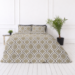 Gultas veļas komplekts „Moroccan Beige“. Bēša gultasveļa, 140x200 cm, 150x200 cm, 160x200 cm, 180x200 cm, 200x200 cm, 200x220 cm, 220x240 cm. Ģeometrisks gultas veļas komplekts ar baltiem ornamentiem un smilšu krāsas fonu