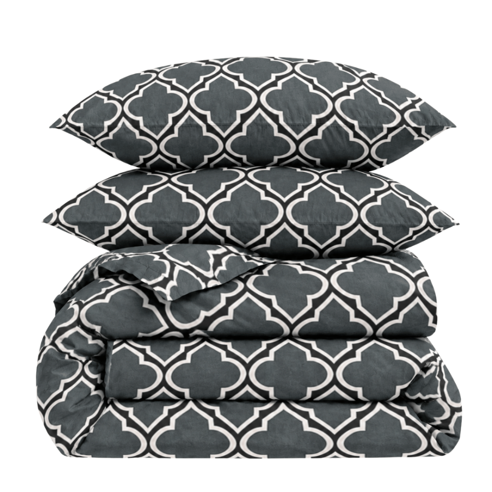 Gultas veļas komplekts „Morocco grey“. Pelēka gultasveļa, 140x200 cm, 150x200 cm, 160x200 cm, 180x200 cm, 200x200 cm, 200x220 cm, 220x240 cm. Tumši pelēks gultasveļas dizains ar baltu ģeometrisku rakstu Gultas veļas komplekts „Morocco grey“. Pelēka gultasveļa, 140x200 cm, 150x200 cm, 160x200 cm, 180x200 cm, 200x200 cm, 200x220 cm, 220x240 cm. Tumši pelēks gultasveļas dizains ar baltu ģeometrisku rakstu