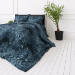 Gultas veļas komplekts „Nebula“. Rakstaina gultas veļa, 140x200 cm, 150x200 cm, 160x200 cm, 180x200 cm, 200x200 cm, 200x220 cm, 220x240 cm. Mūsdienīgs gultas komplekts ar dziļu zilu rakstu un gaišām līnijām Gultas veļas komplekts „Nebula“. Rakstaina gultas veļa, 140x200 cm, 150x200 cm, 160x200 cm, 180x200 cm, 200x200 cm, 200x220 cm, 220x240 cm. Mūsdienīgs gultas komplekts ar dziļu zilu rakstu un gaišām līnijām