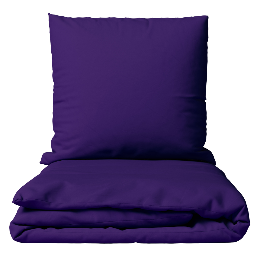 Gultas veļas komplekts „Pansy“. Gultas veļa viesnīcām, 140x200 cm, 160x200 cm, 200x200 cm, 200x220 cm, 220x240 cm. Grezns tumši purpursarkanais gultas veļas komplekts, piešķirot bagātīgu un elegantu pieskārienu jūsu guļamistabas dekoram.