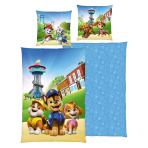 Gultas veļas komplekts „Paw Patrol Blue“. Kokvilnas gultas veļa, 135x200 cm. Zils gultas veļas komplekts ar “paw patrol” kucēniem un zaļiem pakalniem.