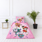 Gultas veļas komplekts „Paw Patrol Pink“. Kokvilnas gultas veļa, 135x200 cm. Rozā gultas veļas puse ar atkārtotiem kucēnu, kauliņu un nozīmīšu motīviem. Gultas veļas komplekts „Paw Patrol Pink“. Kokvilnas gultas veļa, 135x200 cm. Rozā gultas veļas puse ar atkārtotiem kucēnu, kauliņu un nozīmīšu motīviem.