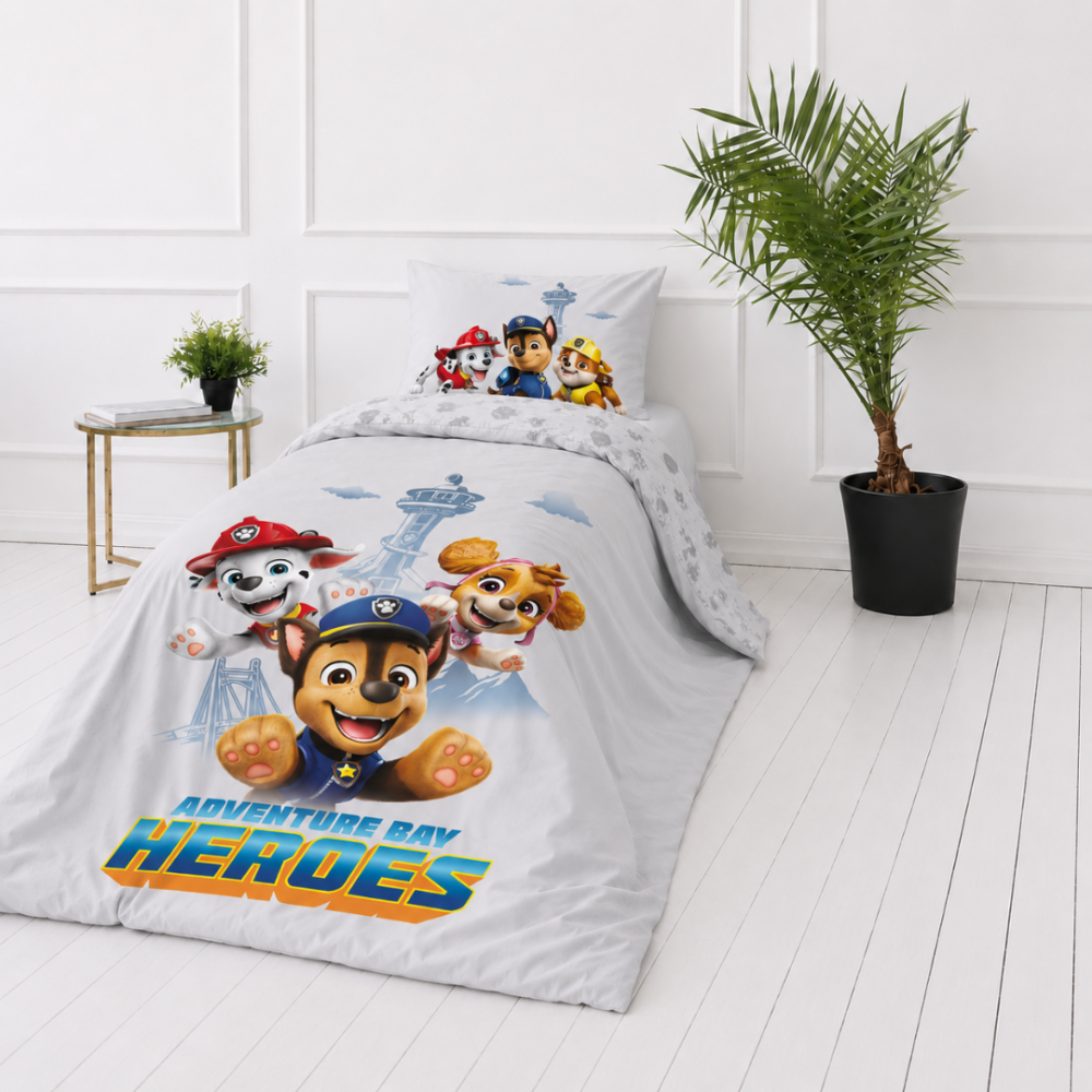 Gultas veļas komplekts „Paw Patrol“. Kokvilnas gultas veļa, 135x200 cm. Gaišs gultas veļas komplekts ar „paw patrol“ varoņiem un torņa motīvu. Gultas veļas komplekts „Paw Patrol“. Kokvilnas gultas veļa, 135x200 cm. Gaišs gultas veļas komplekts ar „paw patrol“ varoņiem un torņa motīvu.